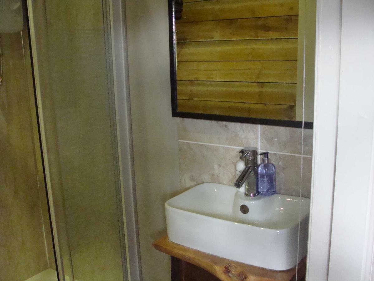 Riggend Farm Bed And Breakfast Airdrie Dış mekan fotoğraf
